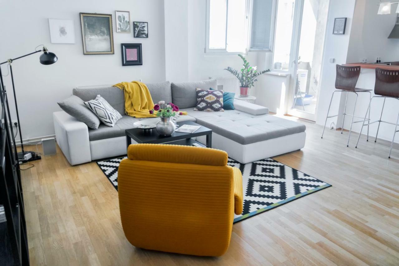 Pollock Apartment In Old Town Bratislava Esterno foto