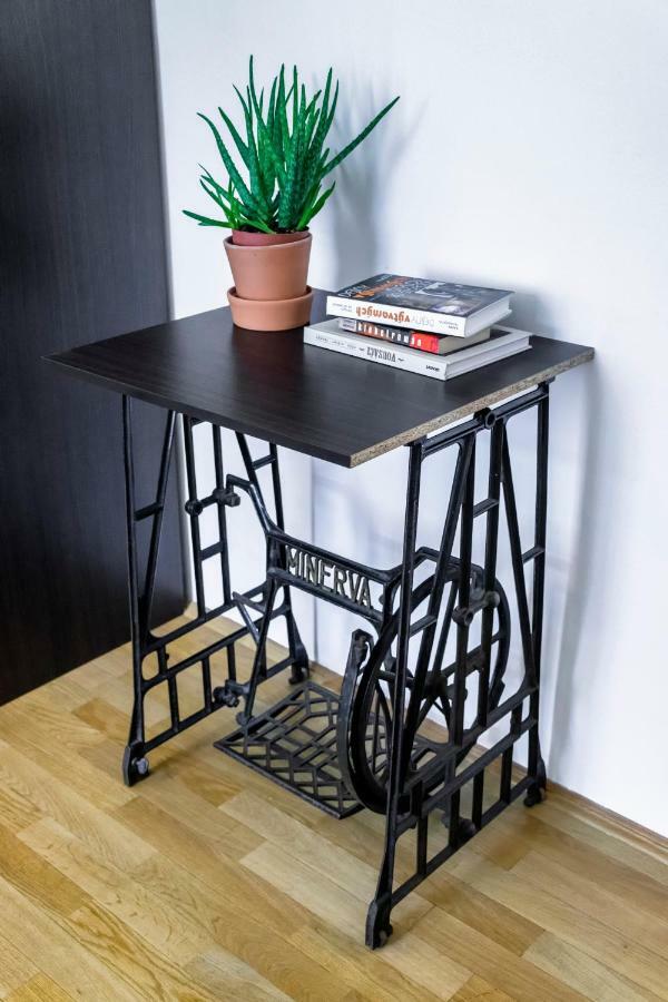 Pollock Apartment In Old Town Bratislava Esterno foto
